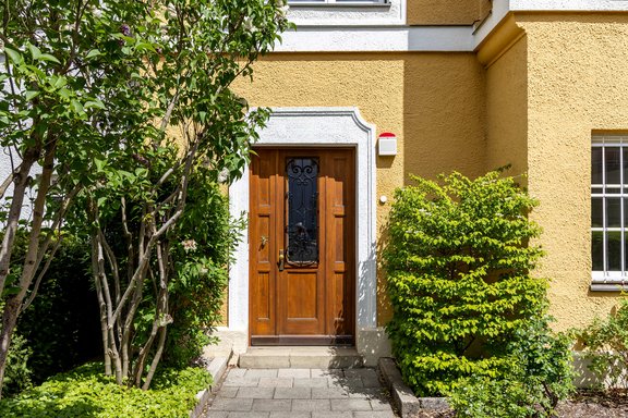 Charming front garden