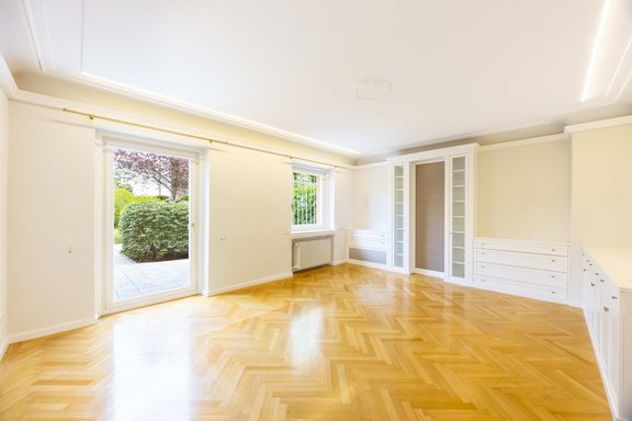 Spacious living and dining room