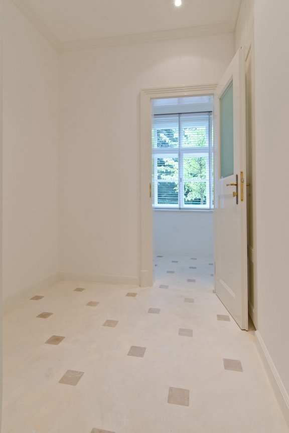 Wardrobe with guest WC