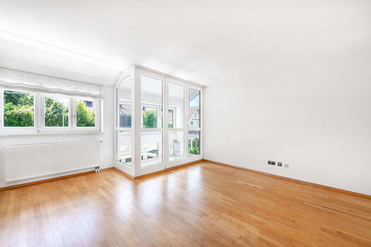 Bedroom with glazed loggia