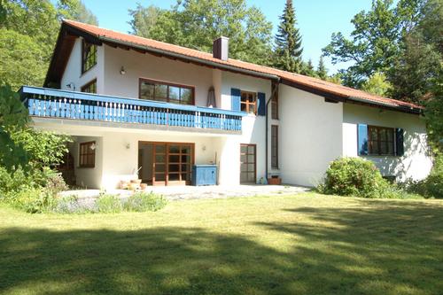 Charmantes Landhaus mit eigenem Seezugang und Badehaus