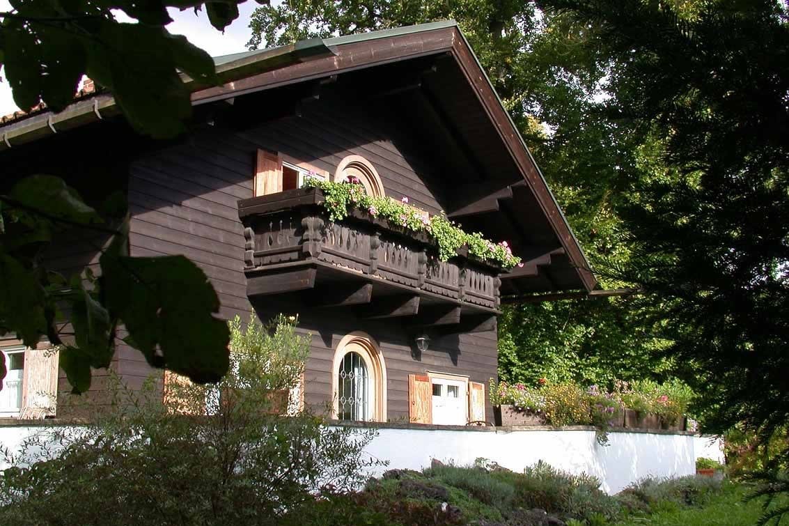 House view from southwest