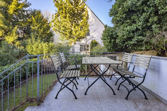 Gepflasterte Terrasse