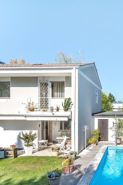 Gartenansicht mit Pool