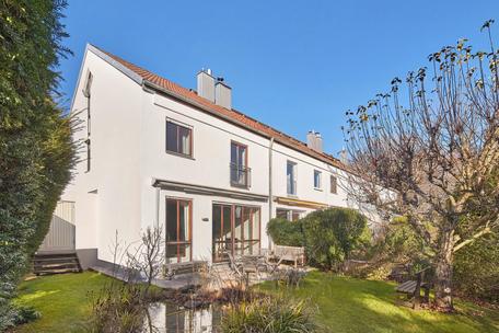 Charmantes Reihenendhaus mit zauberhaftem Garten in ruhiger Lage