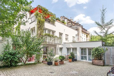 Charmantes Stadthaus mit großzügiger Dachterrasse in angesagter ruhiger Hoflage