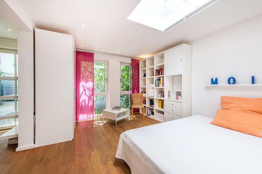 Sleeping area with en suite shower room