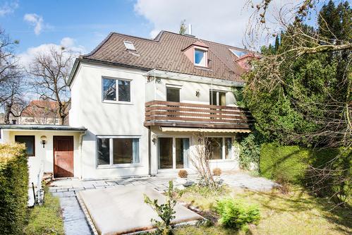 Charmantes Stadthaus mit schönem Südgarten in unwiederbringlicher Lage am Schlosskanal