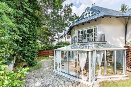 Charmantes Stadthaus mit Wintergarten, hellem Hobbyraum und Südgarten in grüner Villenlage