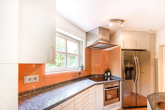 Attractive fitted kitchen