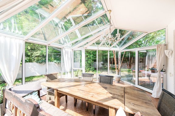 Lichterfüllter Wintergarten