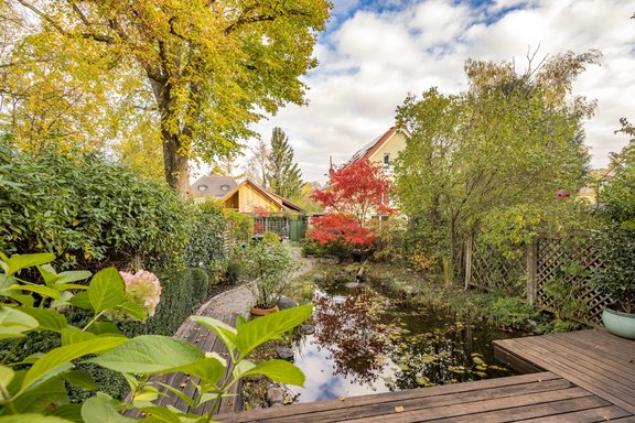 Idyllisches Gartenparadies