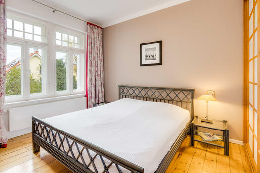 Master bedroom to the garden