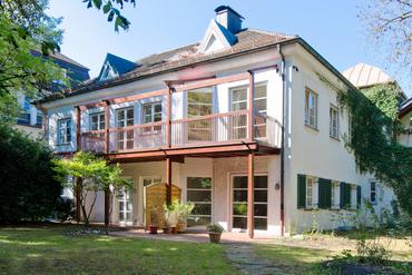 Charmantes Stadthaus von 1912 im denkmal-geschützten Ensemble "Hubertus-Palais“