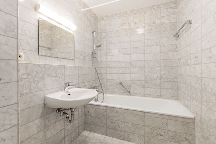 Bad mit Badewanne