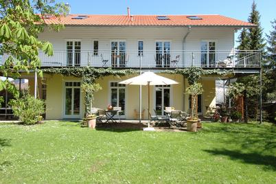 Charmantes und besonders großzügiges Niedrigenergiehaus