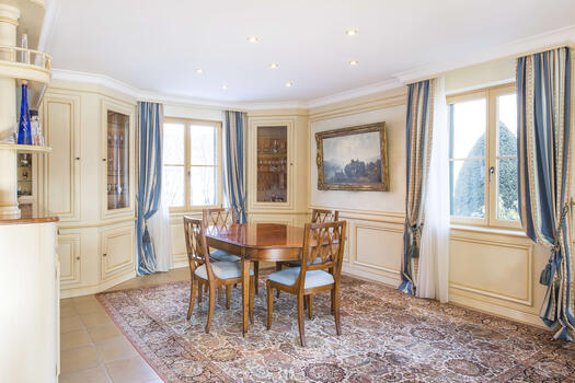 Attractive dining area