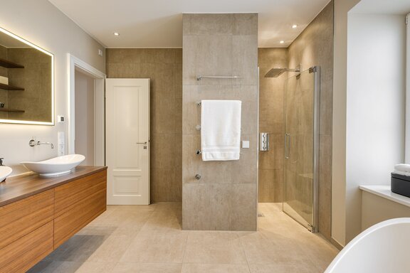 Light-filled master bathroom