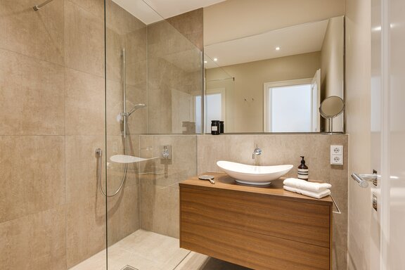 Additional shower bath