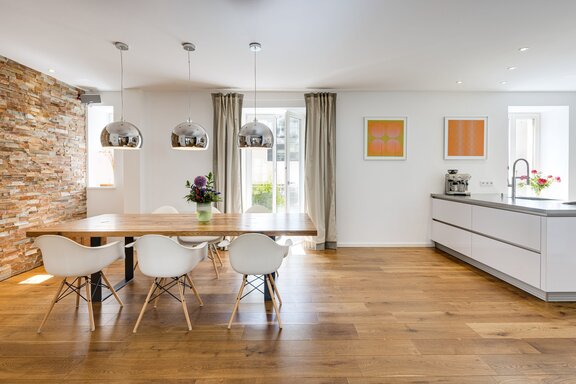 Kitchen/dining area with a balcony