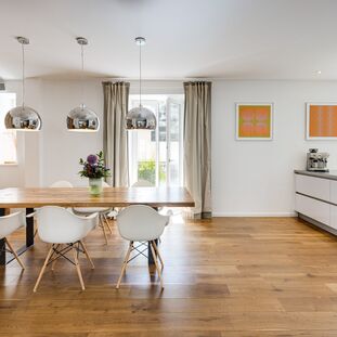 Kitchen/dining area with a balcony