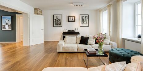 In a prime downtown location near the Isar: Exquisitely renovated 4.5-room apartment in a historic mansion dating from 1875