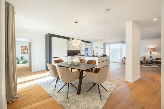 Spacious living/dining/kitchen area