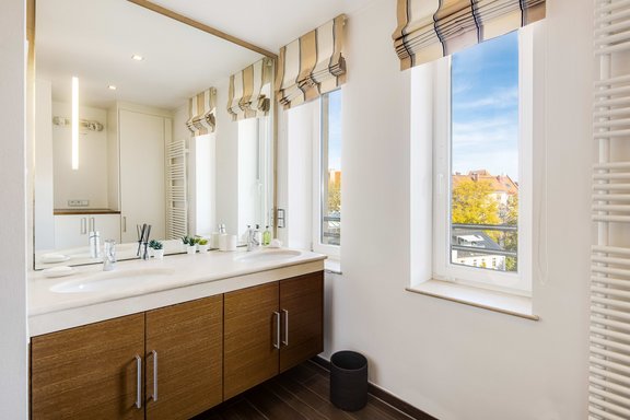 Duschbad mit Feinsteinfliesen