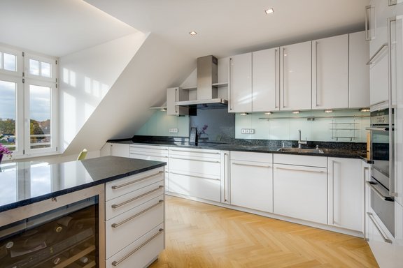 Wohnküche mit Hochglanzfronten