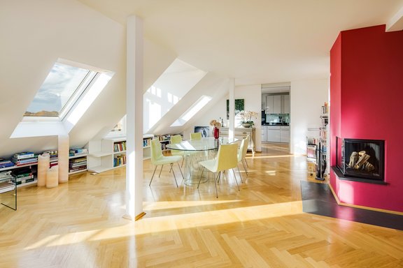 Lichterfüllte Räume mit Kamin