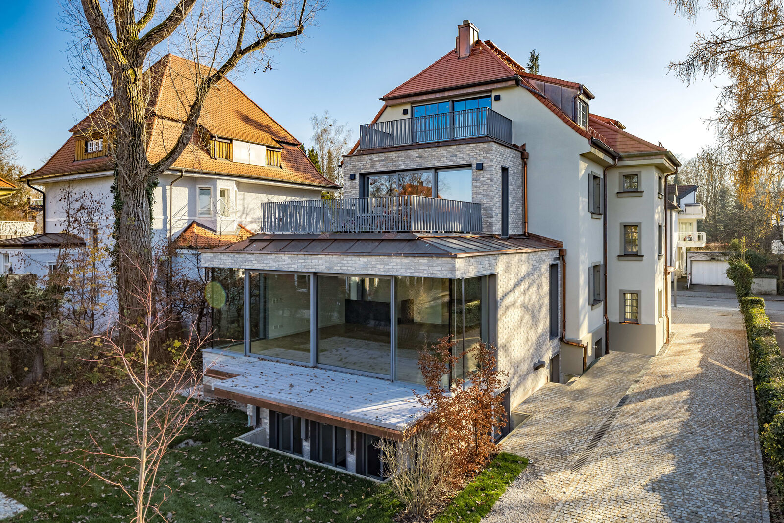 Außenansicht der Altbau-Villa