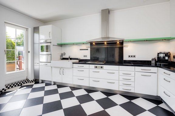 Voll ausgestattete Wohnküche