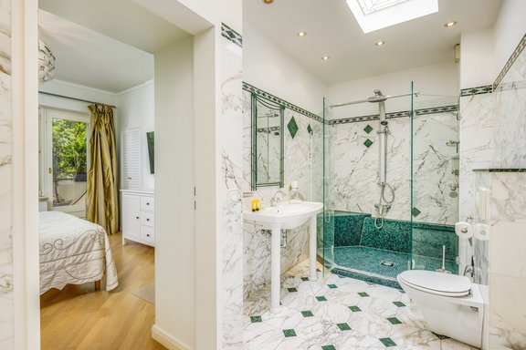 Kinder-/Gästebad mit Oberlicht