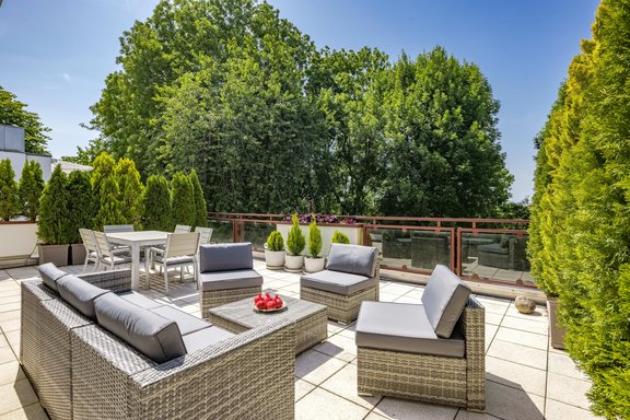 Uneinsehbare Hauptterrasse