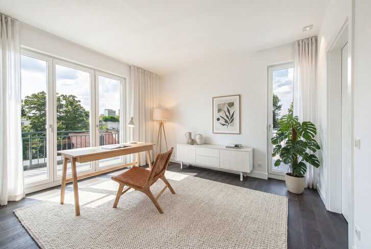 Arbeitszimmer (virtuell möbliert)