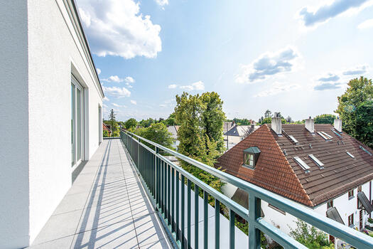 Circumferential roof terrace