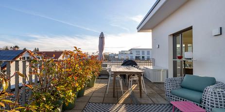 Dachterrassenwohnung mit vorzüglichem Grundriss und stylischer Design-Ausstattung