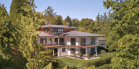 Close to the sky, with a view of the Alps: An elegant penthouse maisonette with sweeping views