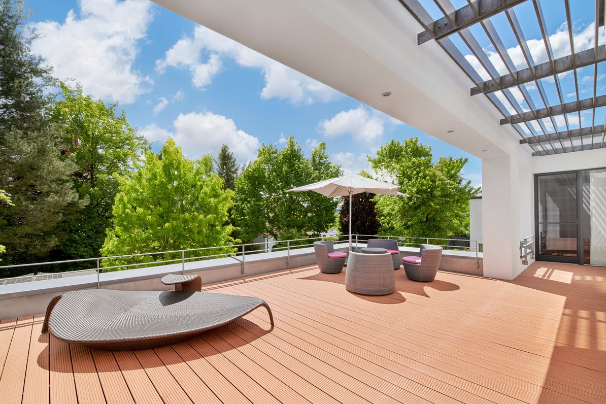 Roof terrace with vacation flair