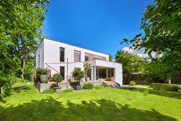 Objektvideo ansehen: Den Pilsensee zum Greifen nah: Stilvolles Architektenhaus mit Wärmepumpe und PV