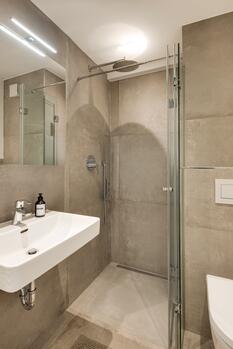 Modernes Badezimmer