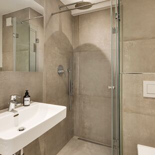 Modernes Badezimmer