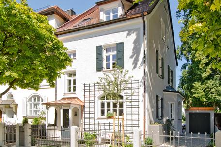 Restored terraced corner house from 1897 with newly landscaped garden
