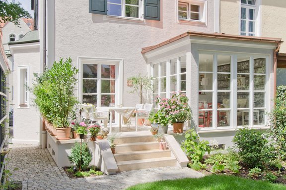 Denkmalgerecht saniertes Reiheneckhaus von 1897 mit neu gestalteter