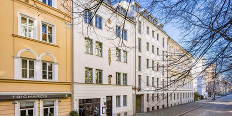 Denkmalgeschütztes, saniertes Altbau-Juwel mit 4 Wohnungen und 1 Gewerbeeinheit in Toplage Lehel