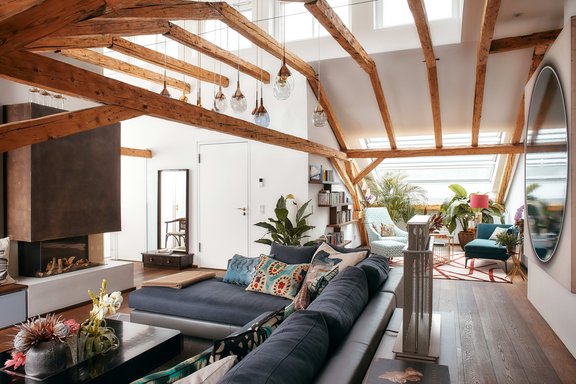 Airy maisonette unit