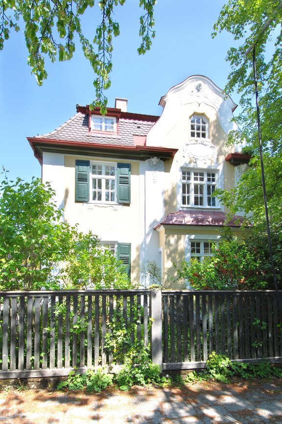 Denkmalgeschützte JugendstilVilla mit viel originalem AltbauCharme