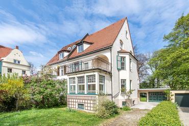 Listed art nouveau villa from 1902 with 6 rooms and beautiful garden