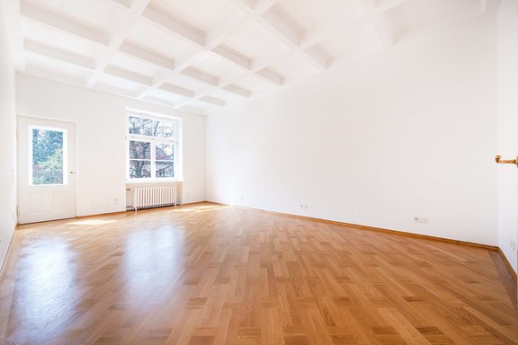 Room with terrace access