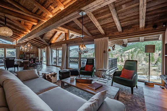 Wohn-Essbereich mit Sichtdachstuhl